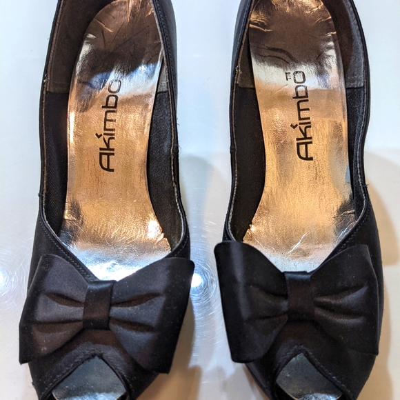 Black French Silk Bow Pump with Peek-a-Boo open toe- Size 6.5M - Picture 6 of 6